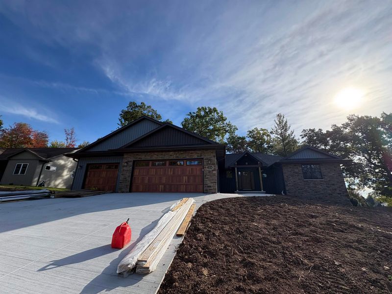 1104 Pinecrest Rd, Green Bay, WI 54313