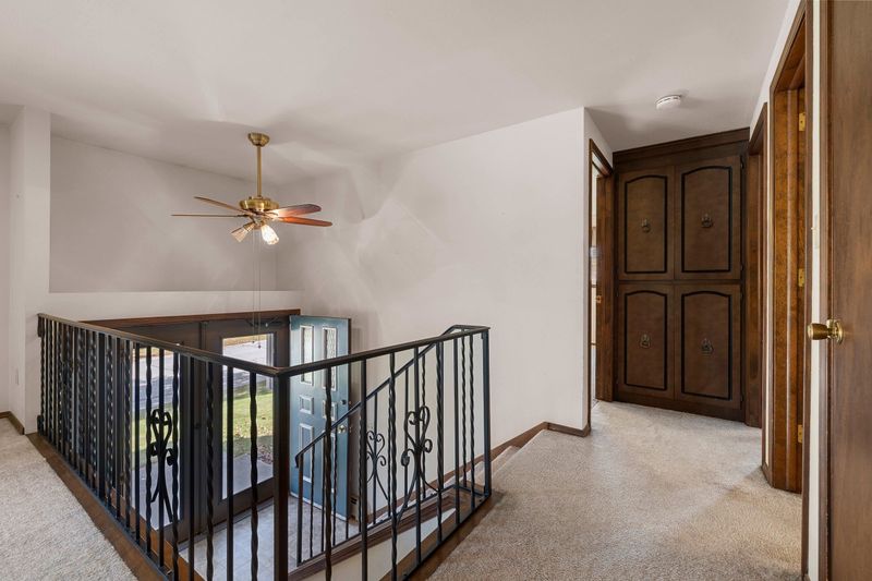 220 Cliffview Dr, Green Bay, WI 54302-4932
