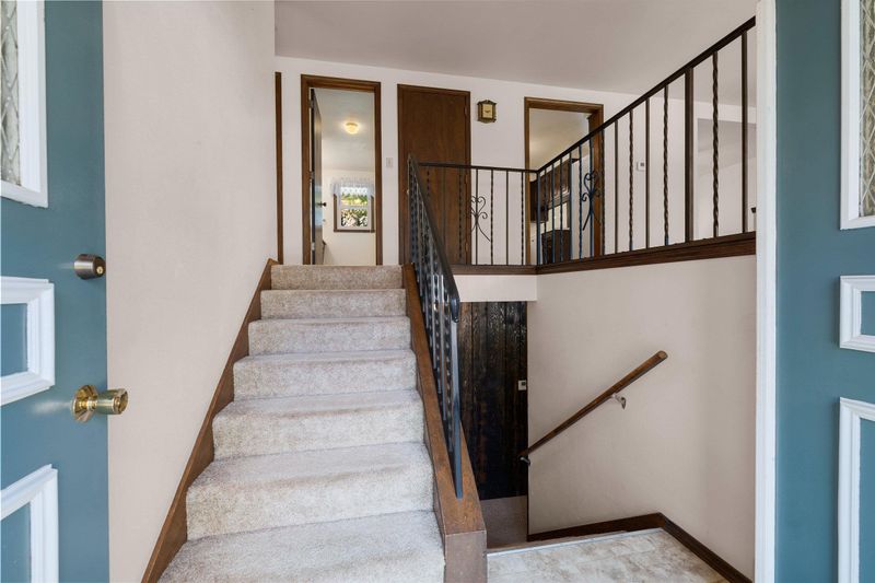 220 Cliffview Dr, Green Bay, WI 54302-4932