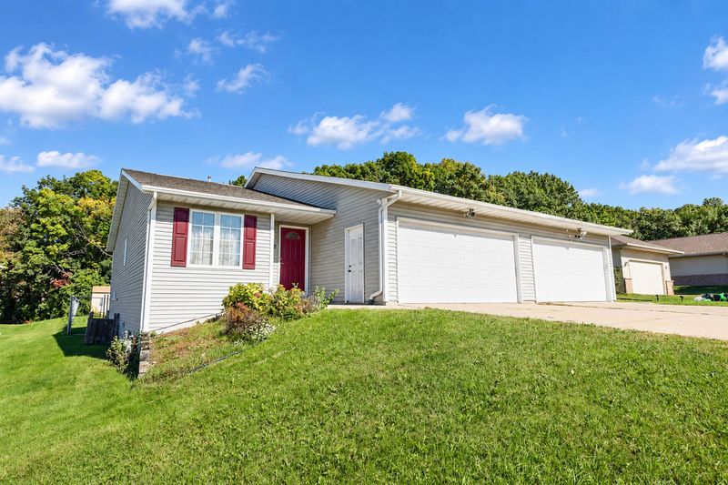 2725 Humboldt Rd, Green Bay, WI 54311