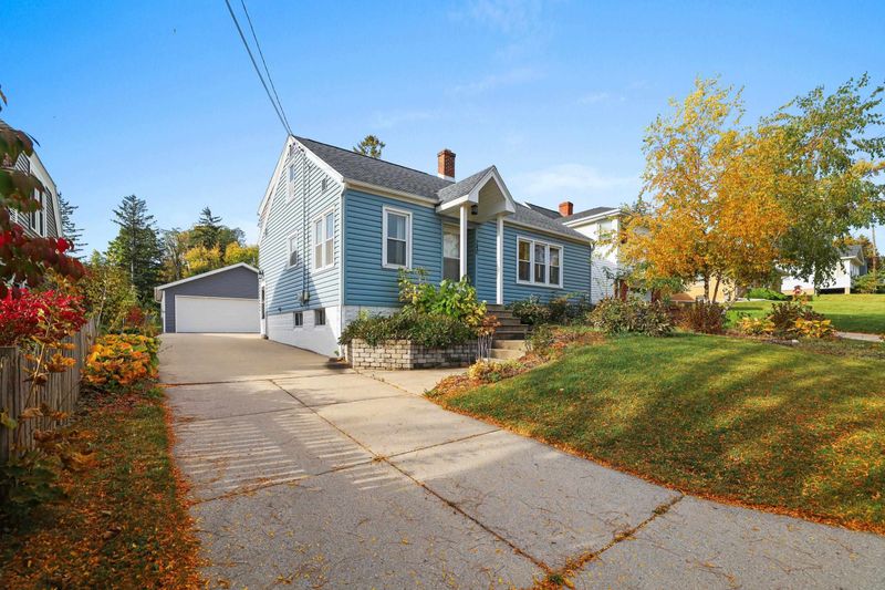 240 E Allouez Ave, Green Bay, WI 54301