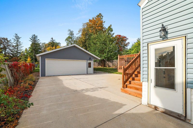 240 E Allouez Ave, Green Bay, WI 54301