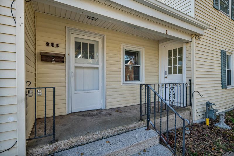 208 N Superior St, De Pere, WI 54115