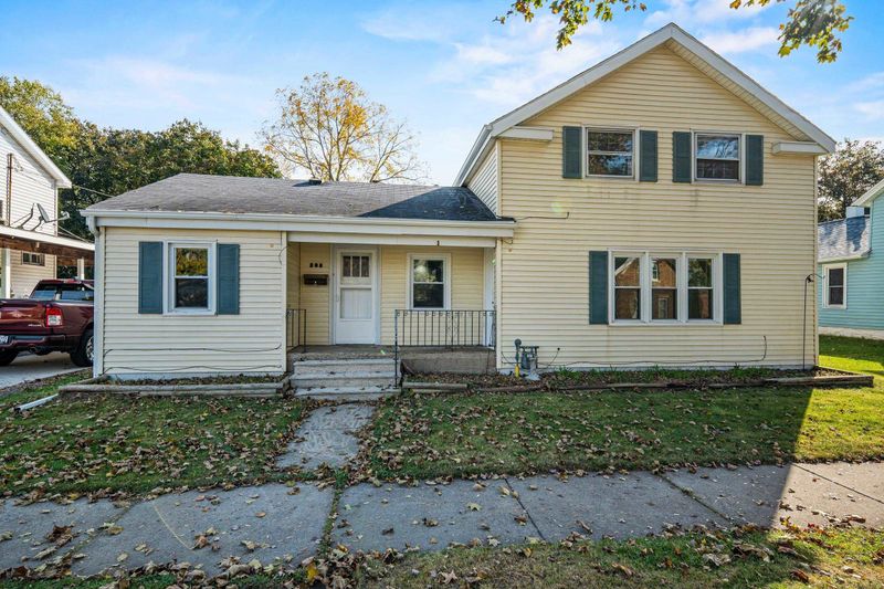 208 N Superior St, De Pere, WI 54115