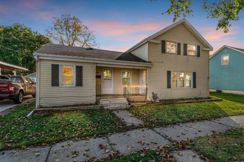 208 N Superior St, De Pere, WI 54115