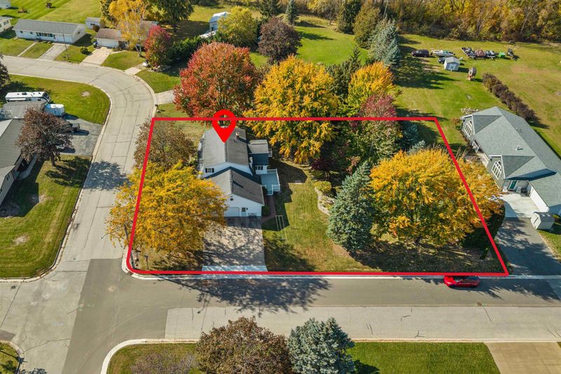 201 Pinecrest Ct, Black Creek, WI 54106-9502