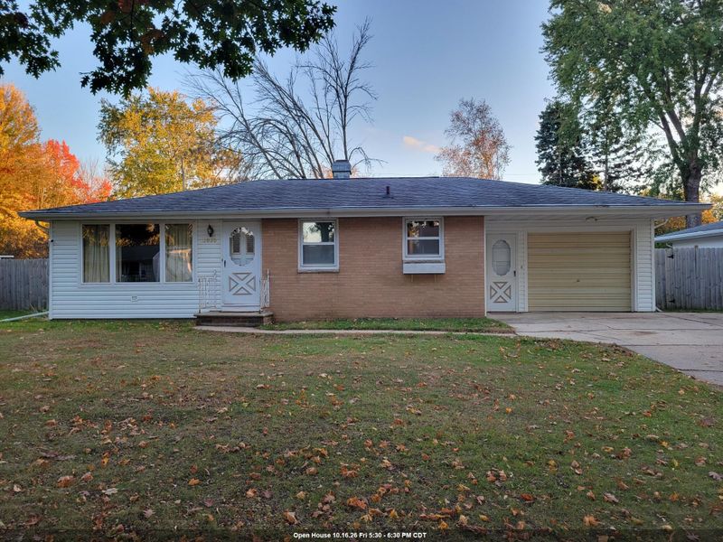 3038 Greenview Dr, Green Bay, WI 54311