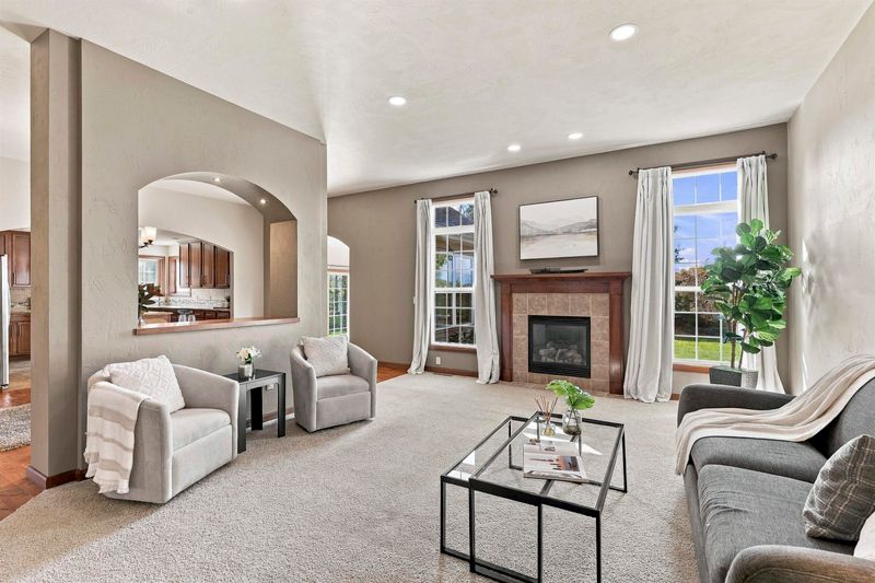 2701 E Glenhurst Ln, Appleton, WI 54913-8086
