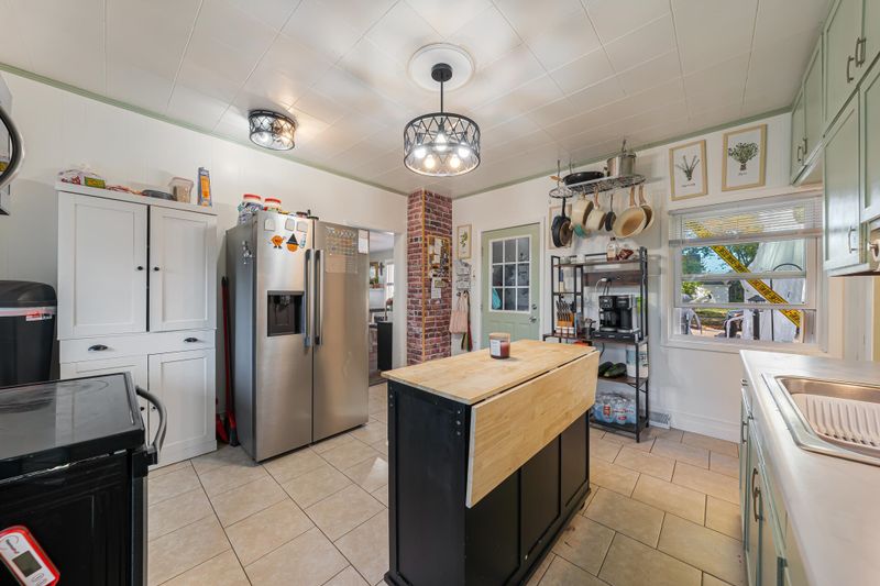701 Draper St, Kaukauna, WI 54130-1405