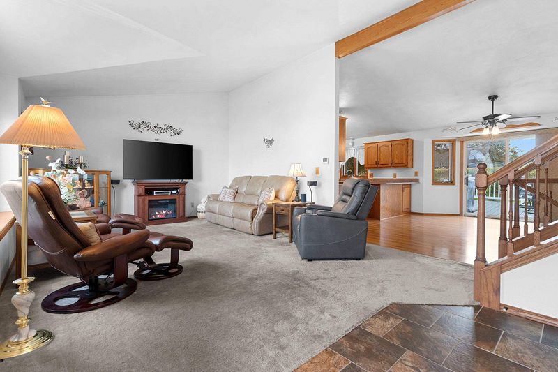 N9653 Gina Dr, Appleton, WI 54915