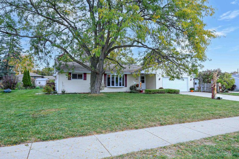 530 W Capitol Dr, Appleton, WI 54911-1029