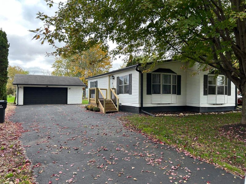 N5916 Derby Ln, Cecil, WI 54111