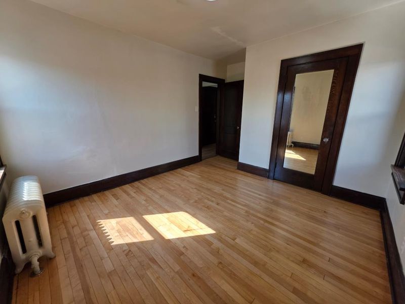 215 S Monroe Ave, Green Bay, WI 54301
