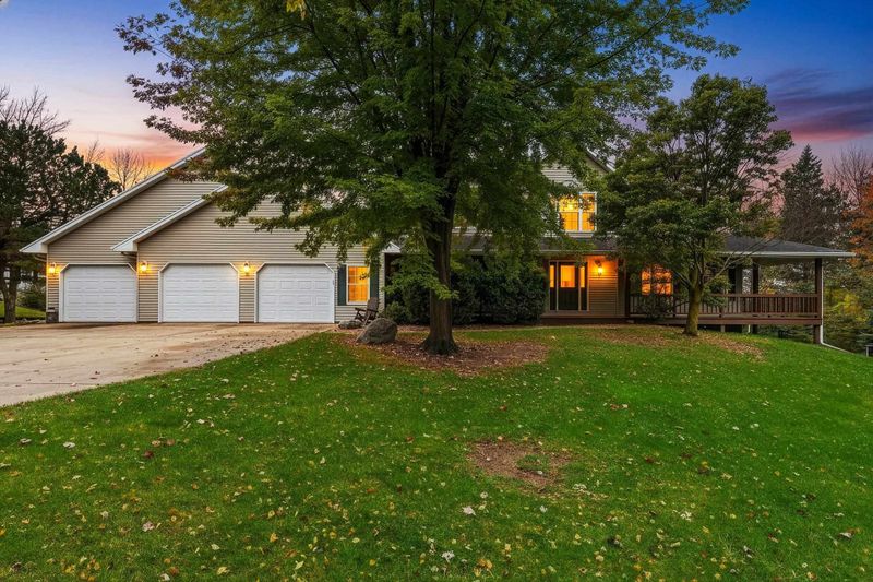 4245 S Sunburst Ln, New Franken, WI 54229-9568