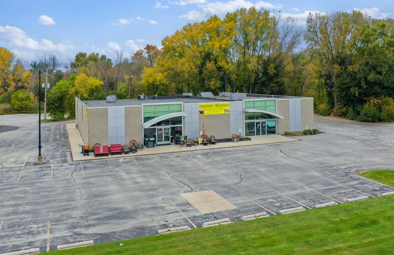 1800 W Mason St, Green Bay, WI 54303-2327