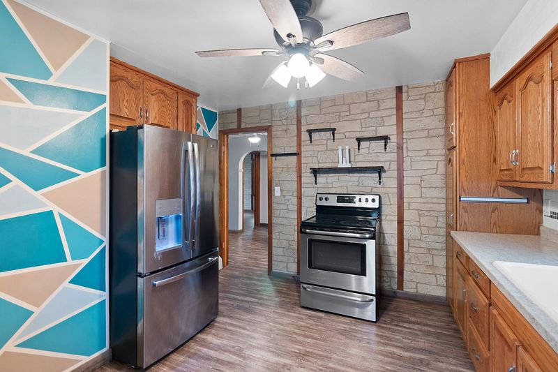 814 Mullet Pl, Green Bay, WI 54304-3617