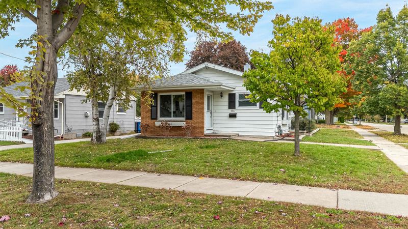 1300 Evans St, Oshkosh, WI 54901