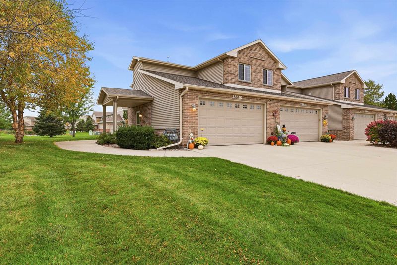 2361 E Plank Cir, Appleton, WI 54915