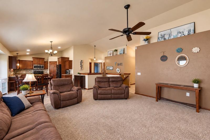 833 S Melcorn Cir, De Pere, WI 54115