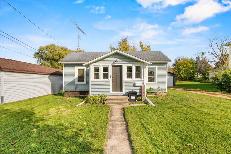430 Madison Ave, Omro, WI 54963