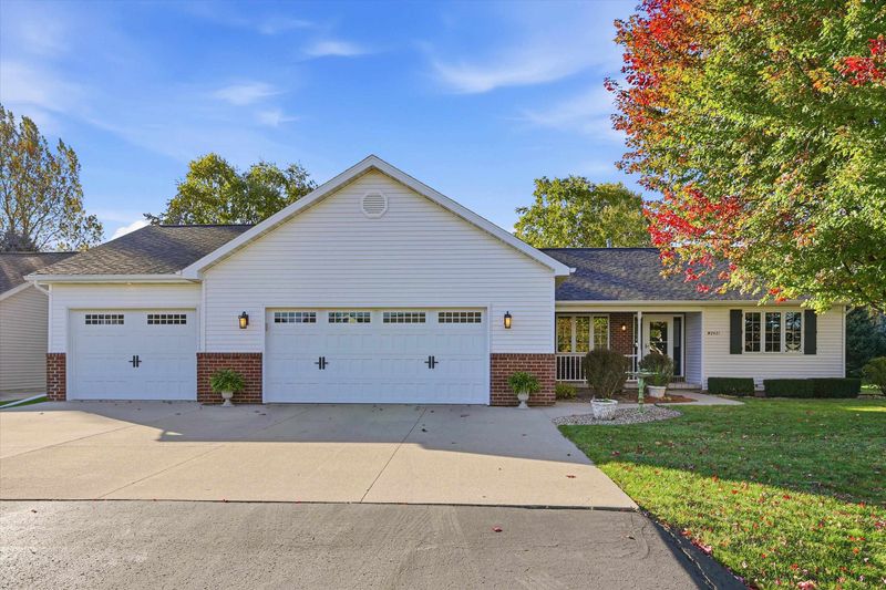 W2421 Hickory Park Dr, Appleton, WI 54915