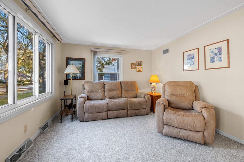 839 Marquette Ave, Green Bay, WI 54304-2411