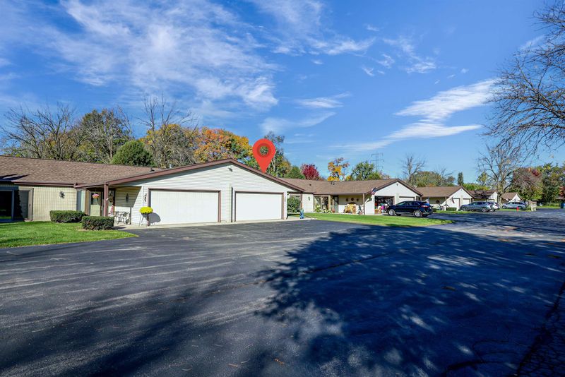 907 Jacobsen Rd #I, Neenah, WI 54956