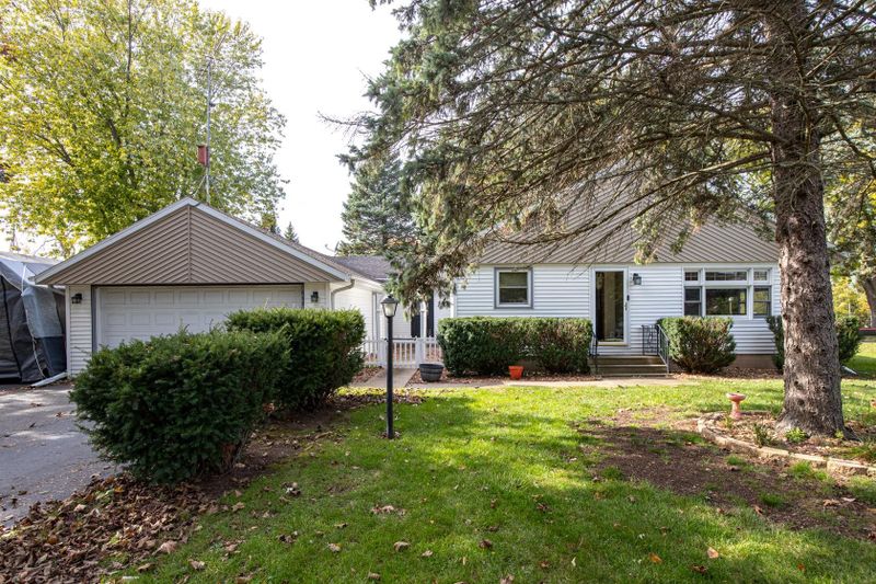6579 Spruce Ln, Winneconne, WI 54986-9518