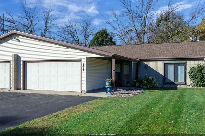 907 Jacobsen Rd, Neenah, WI 54956