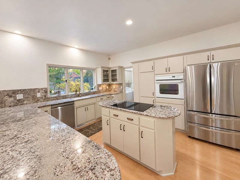 4520 Choctaw Trl, Green Bay, WI 54313