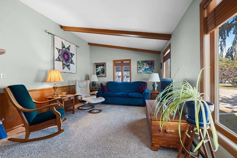 112 E Whitney St, Green Bay, WI 54301-2952