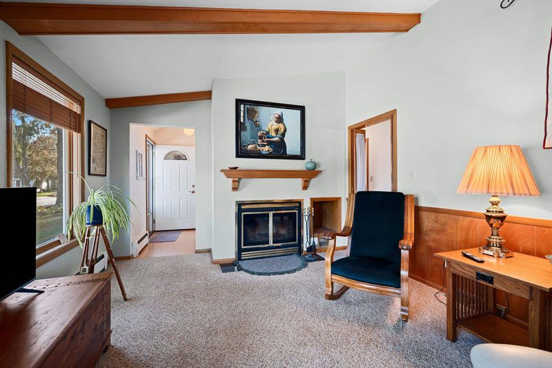 112 E Whitney St, Green Bay, WI 54301-2952