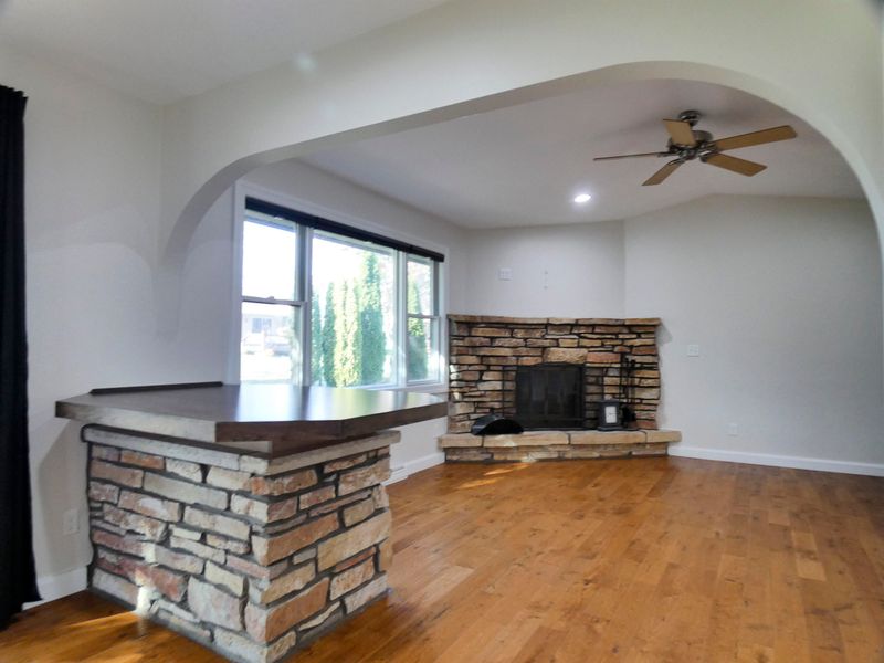 727 Woodside Dr, Seymour, WI 54165