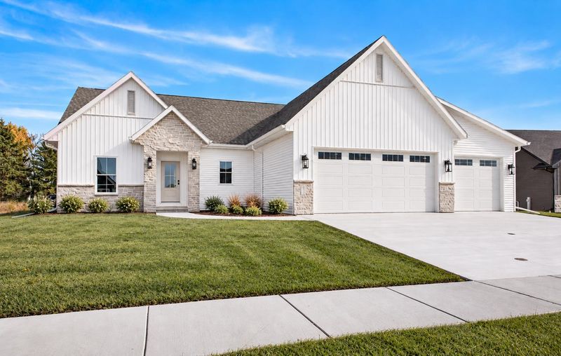 N8844 Galway Ln, Menasha, WI 54952