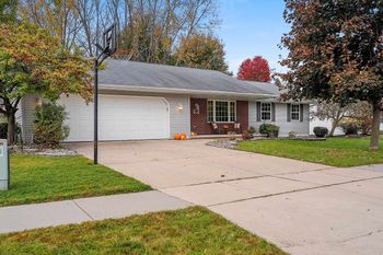 1533 Rockwell Rd, Green Bay, WI 54313