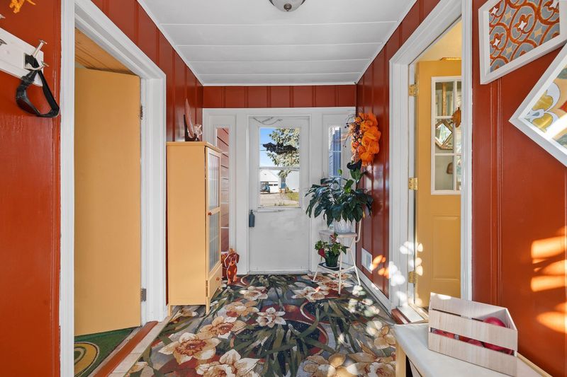 2103 East Shore Dr, Green Bay, WI 54302