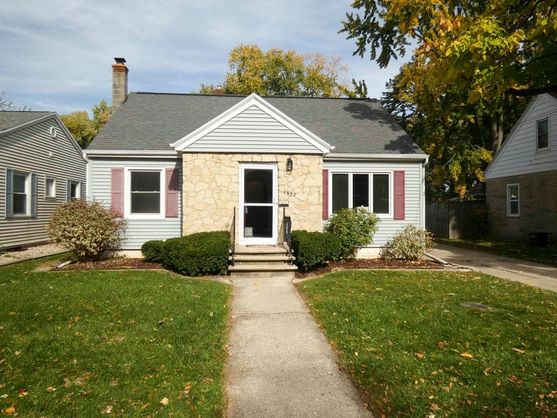 1337 Grignon St, Green Bay, WI 54301