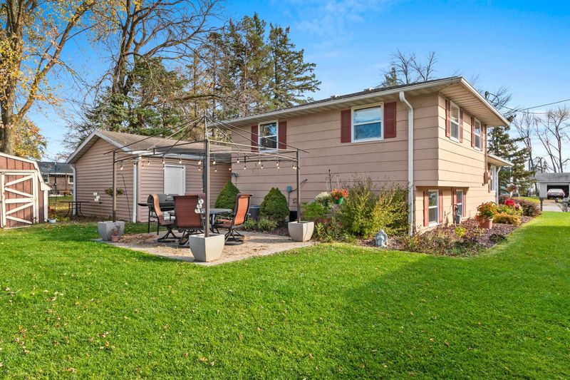 610 2nd St, Pulaski, WI 54162-9220