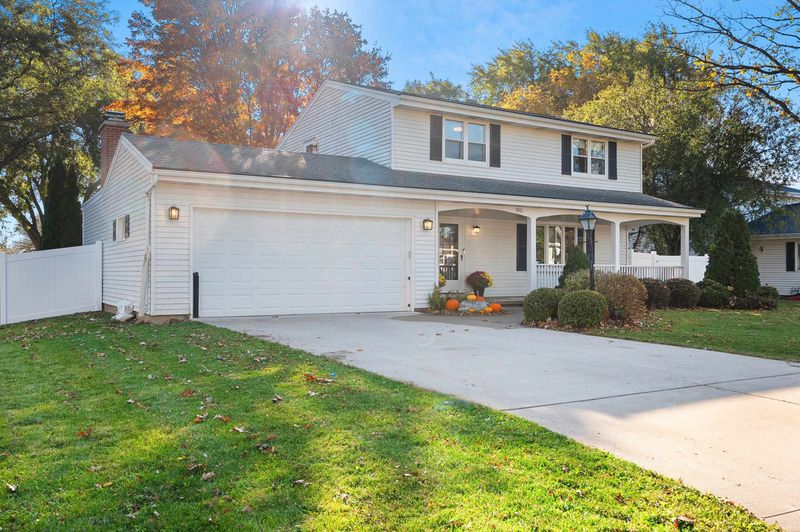 3901 Delahaut St, Green Bay, WI 54301-1042