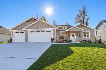3220 Eclipse Dr, Green Bay, WI 54311
