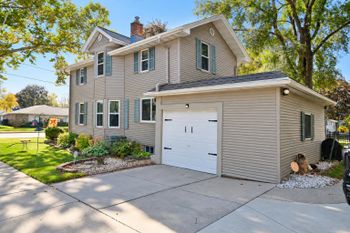 924 E New York Ave, Oshkosh, WI 54901-4027