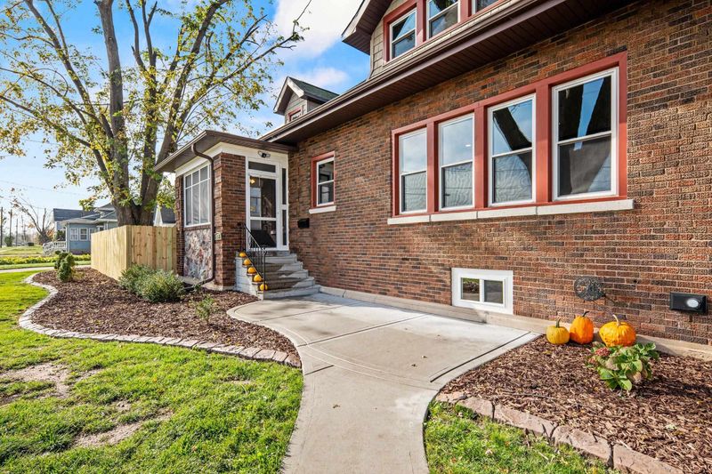 305 Cleveland St, Menasha, WI 54952