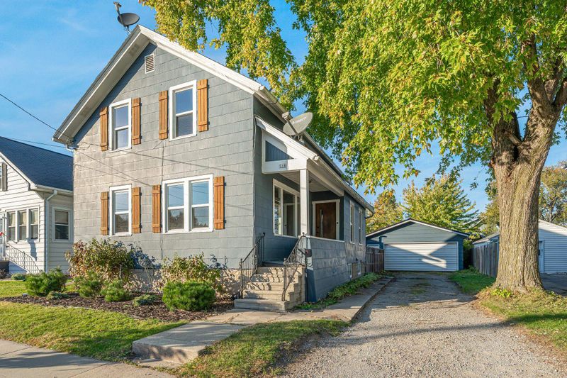 918 W 5th Ave, Oshkosh, WI 54902