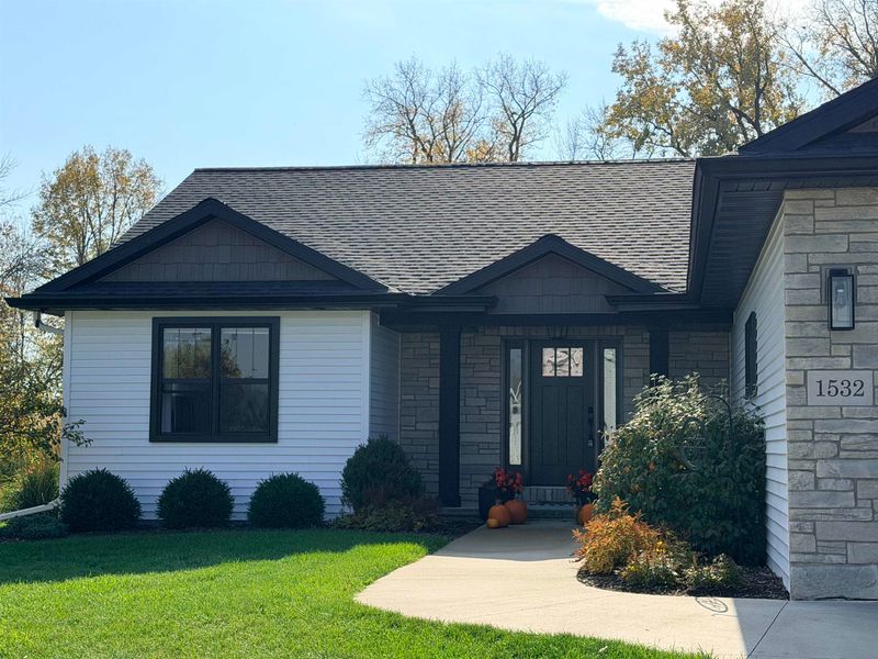 1532 Integrity Way, Neenah, WI 54956