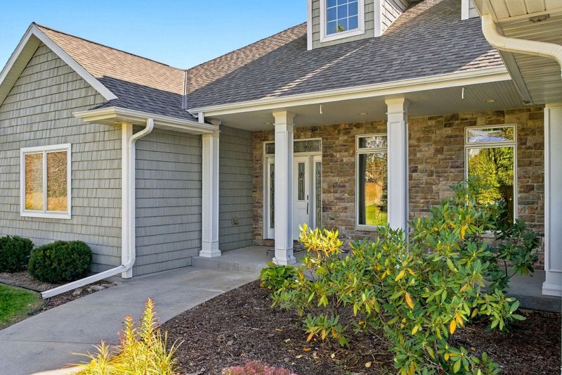 2108 Fox Field Ct, De Pere, WI 54115