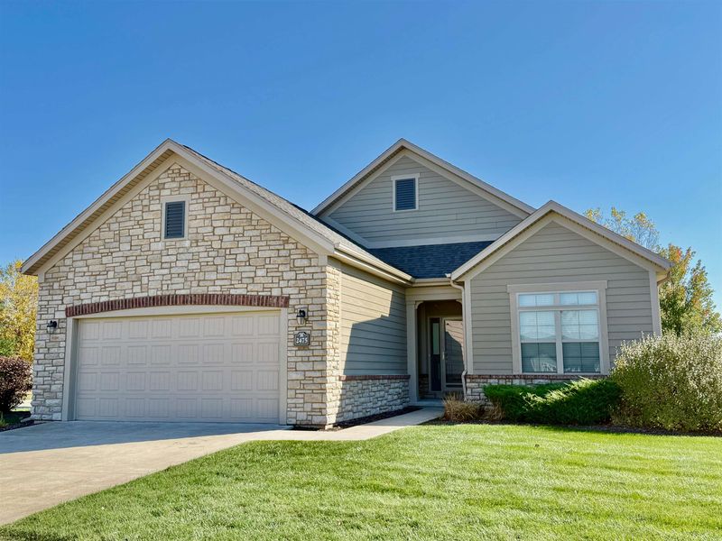 2475 E Glenhurst Ln, Appleton, WI 54913