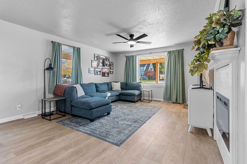 414 W 9th St, Kaukauna, WI 54130