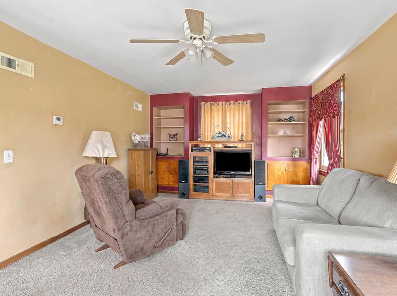 109 N 8th St, Hilbert, WI 54129