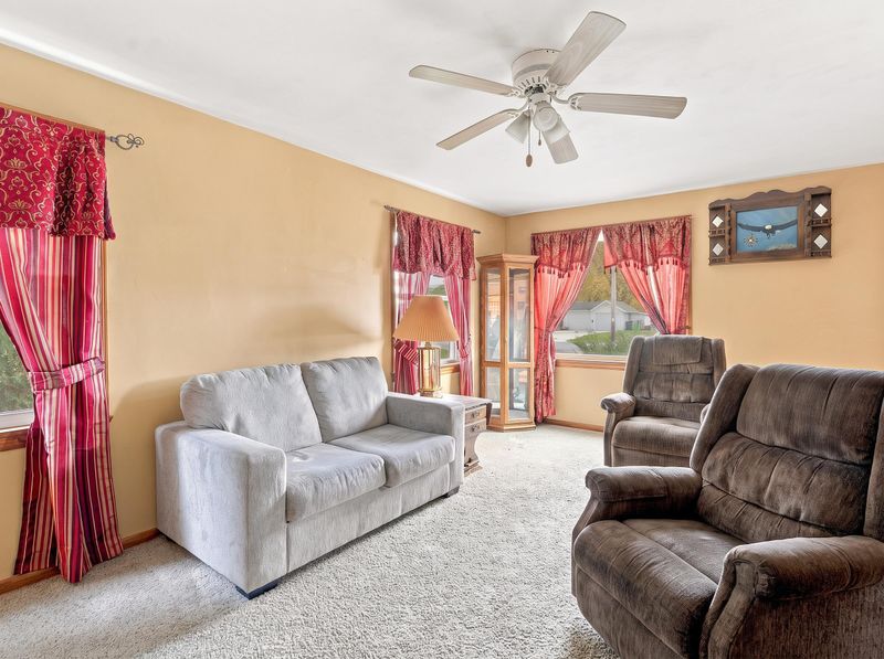 109 N 8th St, Hilbert, WI 54129