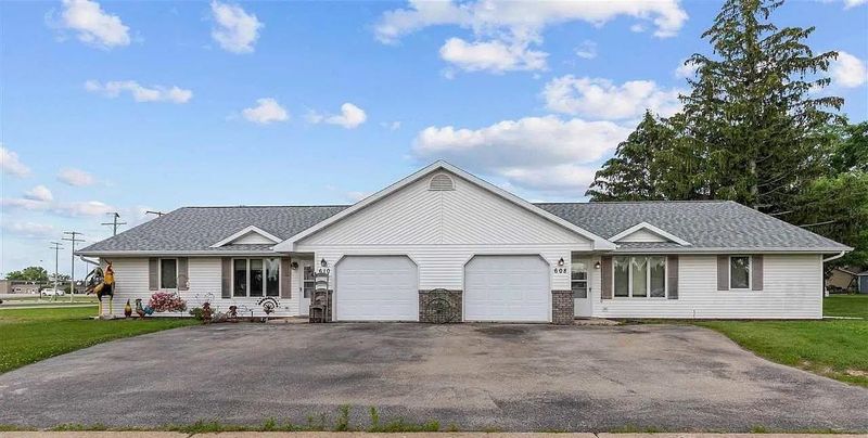 608 N Clark St, Black Creek, WI 54106